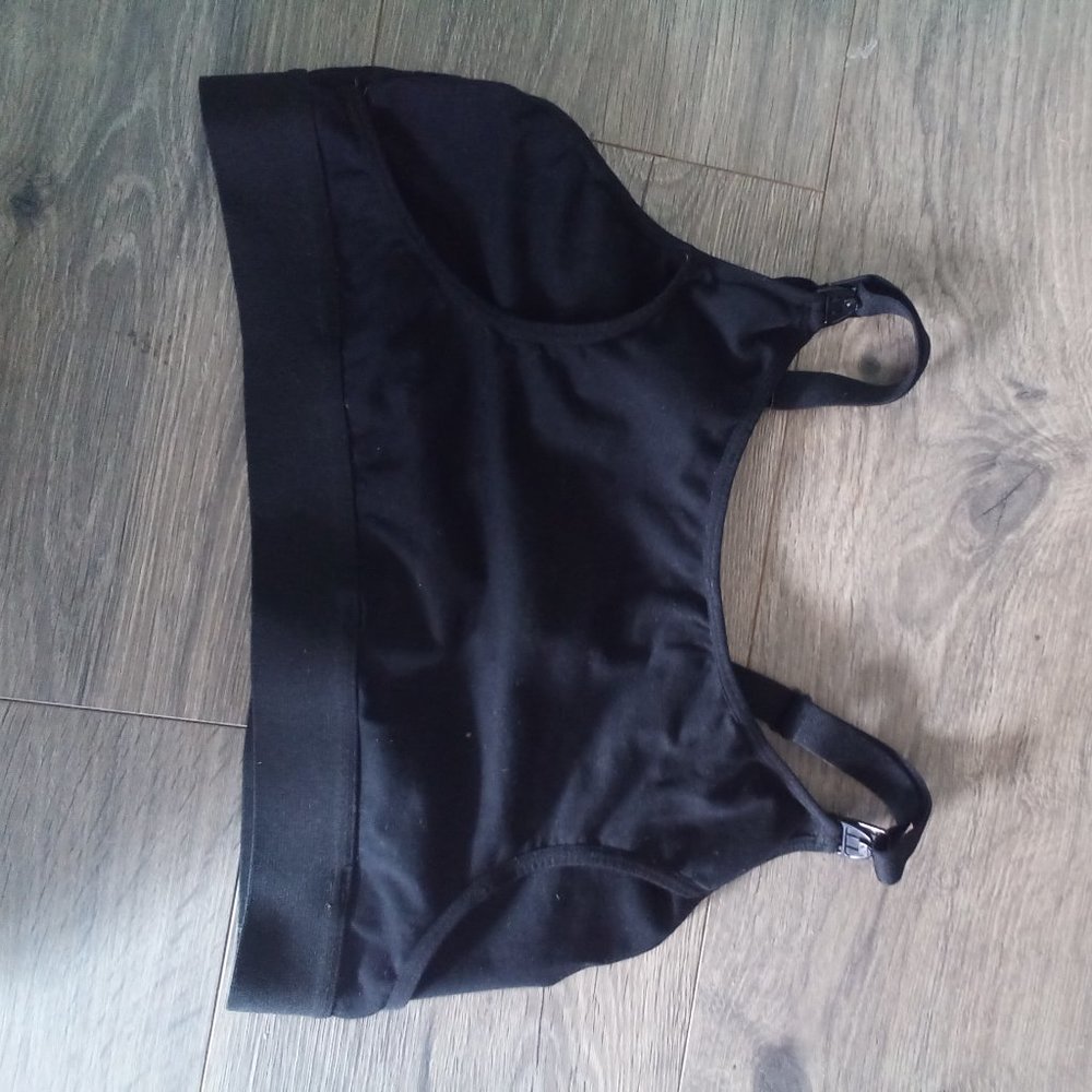 Black pumping bra
